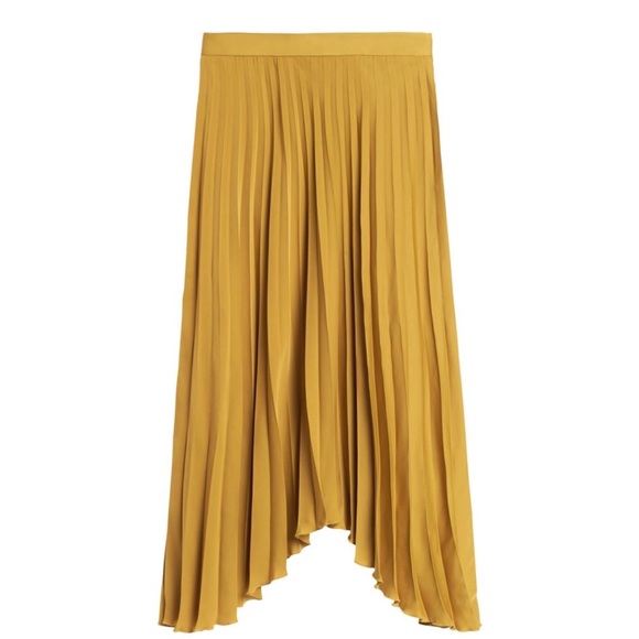 Banana Republic Dresses & Skirts - Banana Republic Pleated High-Low Skirt